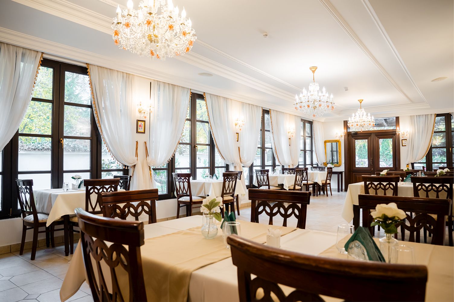 Hotel Royal Plaza | Royal Ballroom Timisoara | Cazare in Timisoara | Oferta cazare in Timisoara | Restaurant in Timisoara | Organizare evenimente Timisoara | Hotel in Timisoara | Timisoara